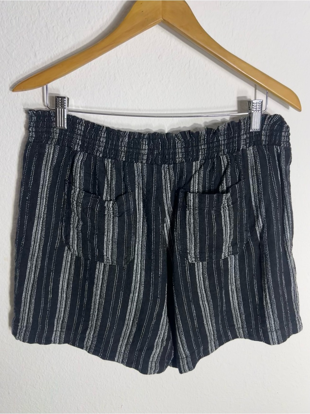 BRIGGS • linen shorts - Picture 5 of 9